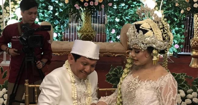 Sah! Pelawak Ginanjar Nikahi Tiara yang 32 Tahun Lebih Muda