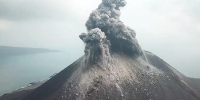 Gunung Anak Krakatau Kembali Gemuruh, Warga Diminta Tenang dan Waspada