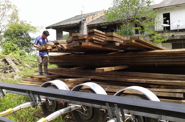 Polair Polda Kepri Tangkap Kapal Pembawa Kayu Meranti ke Karimun