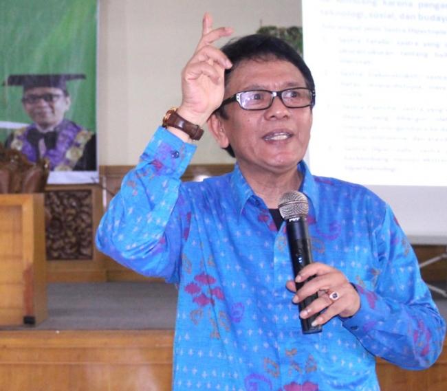 Dekan Umrah Abdul Malik: Pekerja Asing  Harus Berbahasa Indonesia