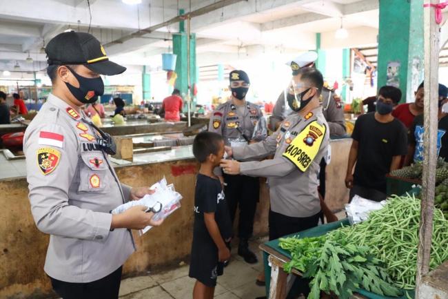 Puluhan Ribu Masker Dibagikan Polres Tanjungpinang dan Karimun