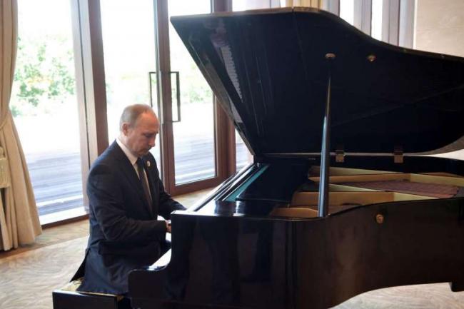 Presiden Rusia Mainkan Piano di Kediaman Pemimpin China