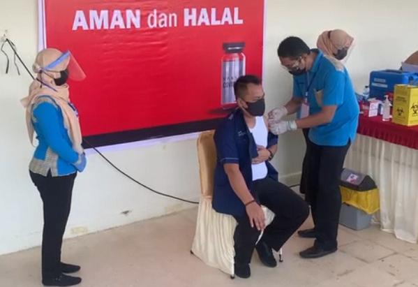 Jadi Orang Pertama Disuntik Vaksin, Bupati Lingga: Seperti Digigit Semut