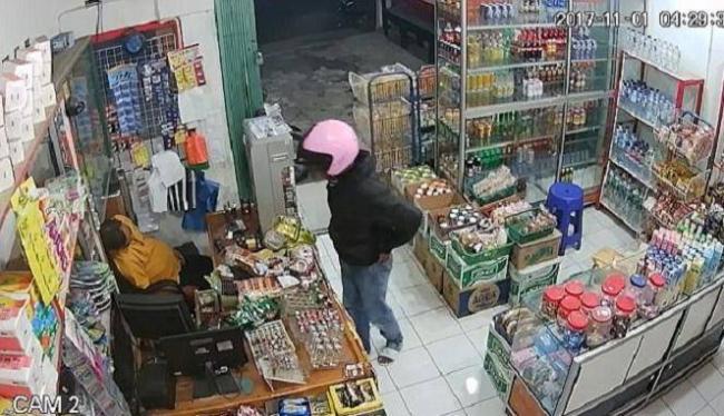 [VIDEO] Aksi Maling di Bukittinggi Mendunia, Apa yang Terjadi?  