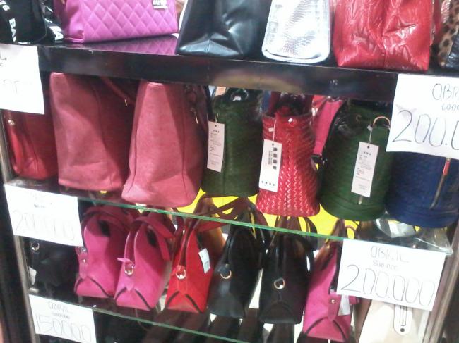 Toko Like This Nagoya Hill Banting Harga, dari Pakaian Dalam Wanita hingga Tas