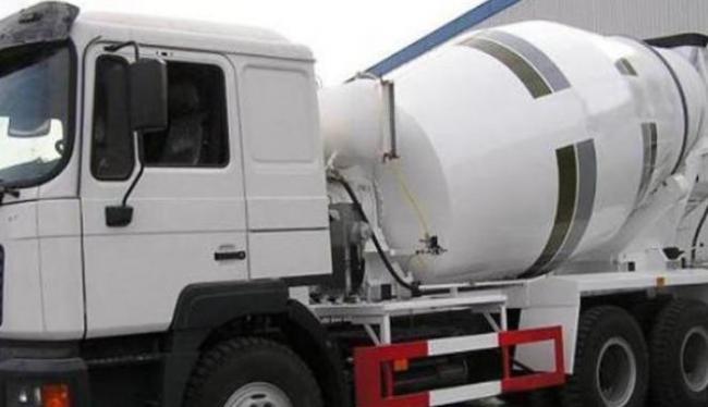 Pengendara Motor Tewas Disambar Truk Molen di PuriMas Batam Centre