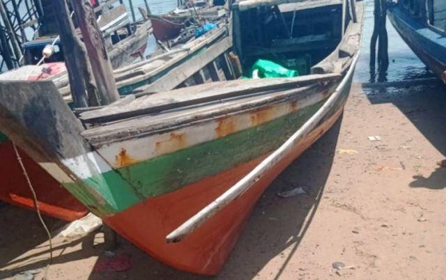 Asyik Mancing, Kapal Pompong Wakil Ketua DPRD Karimun Disenggol Tongkang