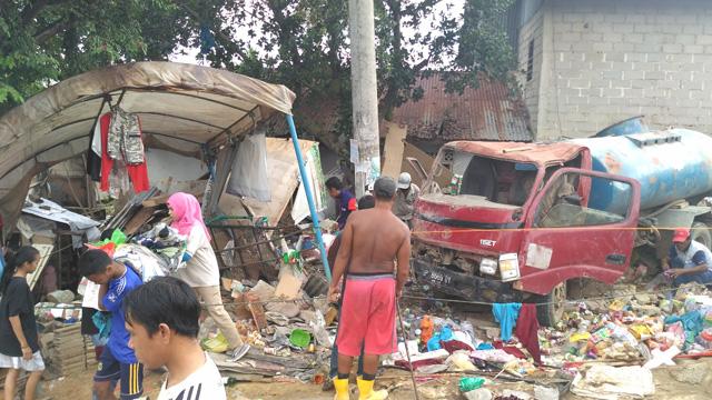 [BREAKING NEWS] Lori Hantam Rumah di Melchem, 4 Orang Jadi Korban