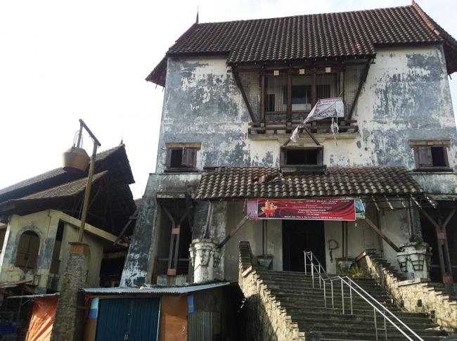 Seramnya Pasar Induk Jodoh Ini, Lebih Mirip Rumah Hantu