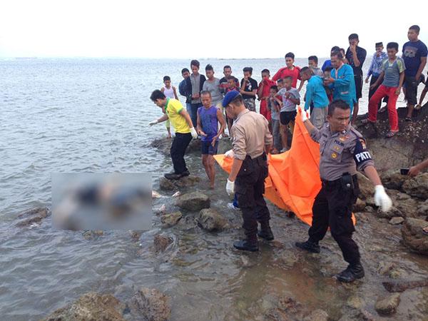 BREAKING NEWS! Anak-anak Temukan Mayat di Pantai Sekilak Nongsa