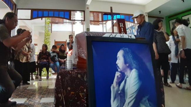Pelayat Sampaikan Duka Kepergian Seniman Djaduk Ferianto
