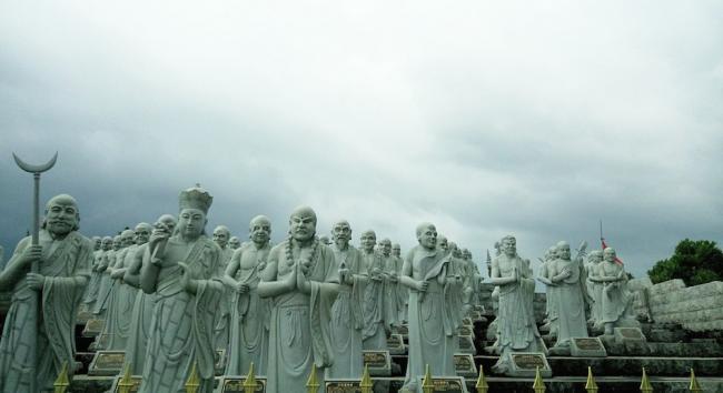 Vihara Patung 1000 Wajah yang Memukau, Destinasi Wisata Baru Tanjungpinang