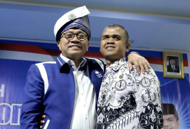 Kisah Guru Tunanetra yang Diberangkatkan Umroh oleh Zulkifli Hasan