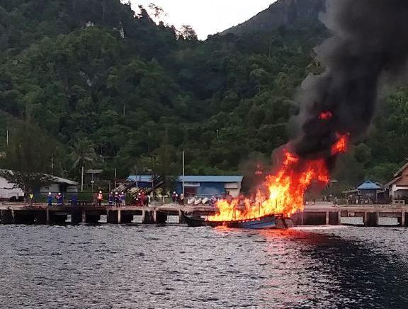 Kapten Kapal Nyaris Tewas Terjebak Kobaran Api