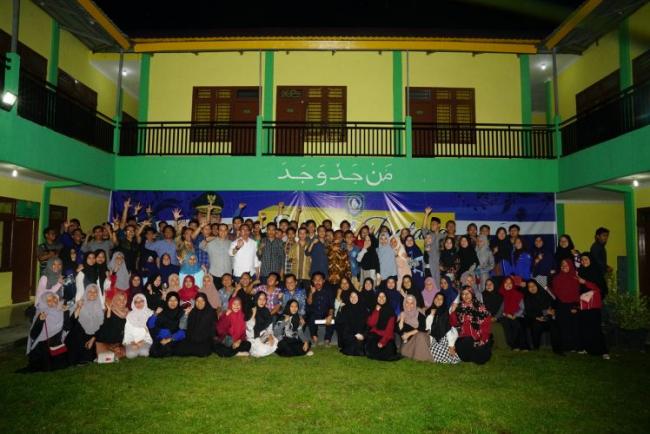 Kunjungi Mahasiswa Asal Kepri, Nurdin: Jaga Kepercayaan Orangtua