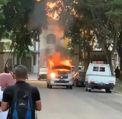 Cas Hape Penyebab Mobil Terbakar di Duta Mas?