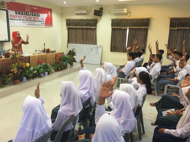 Dwi Ria Latifa Khawatir Isu SARA Rusak Empat Pilar