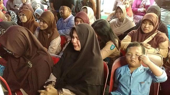 Tangis Haru Pecah Sambut Jenazah Feby Kurnia di Rumah Duka