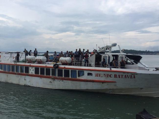 Tabrak Super Tanker, 153 Penumpang MV VOC Batavia Selamat