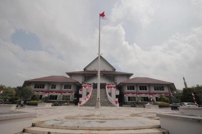 Cak Nur Tunggu Kader Gerindra Pengganti Iman Sutiawan di Gedung Dewan