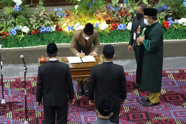 DPRD Kepri Lantik Legislator PKS Pengganti Iskandarsyah dan Suryani