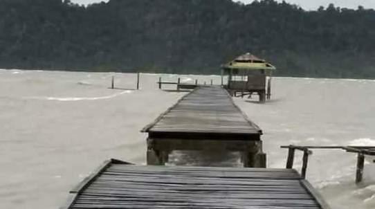 Pelabuhan Mentuda Rusak Berat