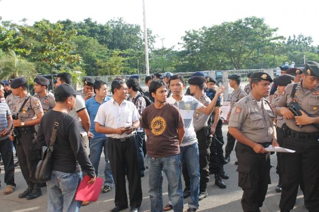 [Breakingnews] Polda Gerebek "Kampung Narkoba" di Muka Kuning 