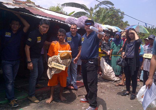 Dihujat Warga, Efendi Tetap Santai Lakukan Adegan Bunuh Bayinya Sendiri