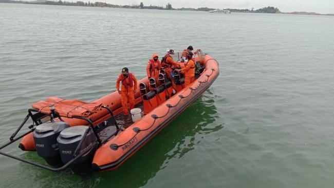 Kapten Tugboat Nahas yang Tenggelam di Perairan Batu Ampar Belum Ditemukan