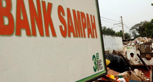 Istri Walikota Batam Suka Pakai Produk Kerajinan dari Bank Sampah