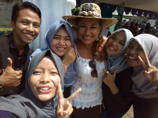 Singgah dengan Perahu Layar dari Florida, Senorita Meksiko Ini Senangi Suasana Natuna