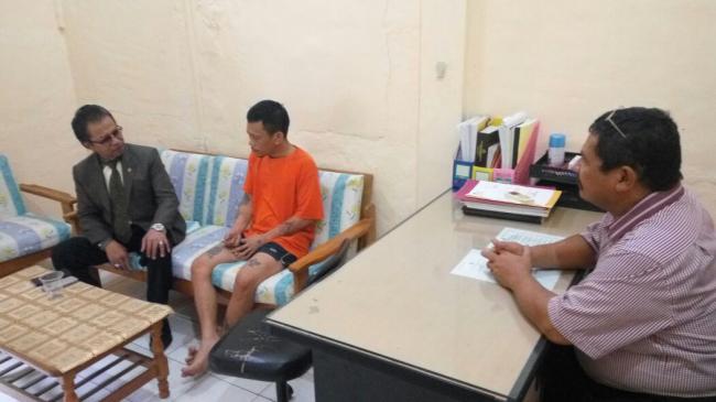 Kasus Tarian Erotis, Jumaga Nadeak Jenguk Aksa di Sel Tahanan