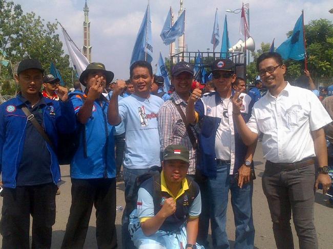 Buruh Juga Ikut Narsis Ria saat Unjuk Rasa di Batam