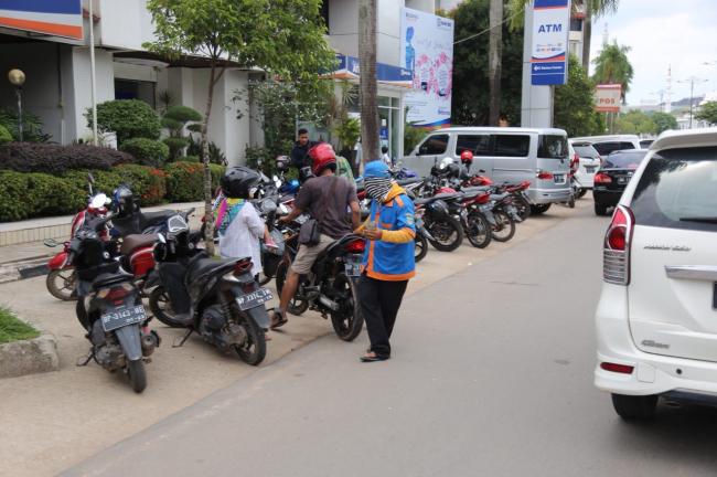 Komentar Lucu Warga Tentang Parkir di Batam yang Bocor