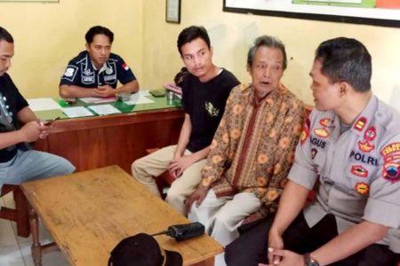 Viral Video Cucu Tendang Kakek, Wasidi Menangis Lihat Cucunya Diborgol