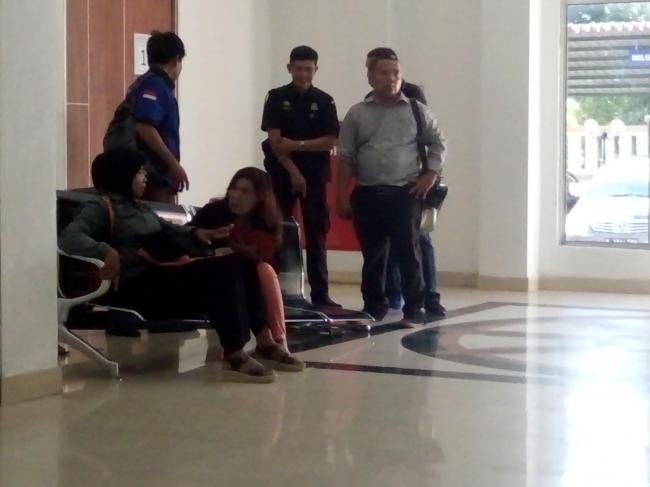 Kursi-kursi Patah untuk Pengunjung Pengadilan Negeri Batam