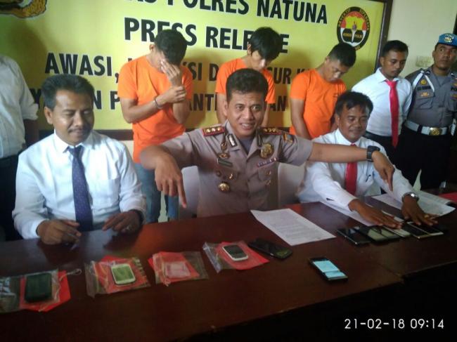 Tiga Kawanan Pencuri Ponsel ini Beraksi Hingga ke Dalam Masjid
