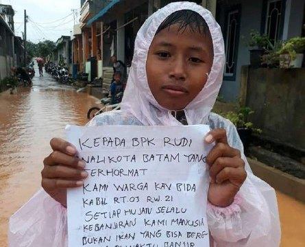 Minta Bantuan Banjir ke Wali Kota, Foto Bocah Ini Viral