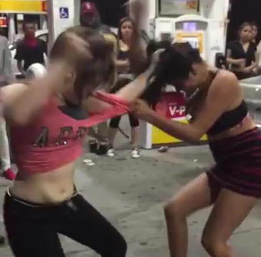 [VIDEO] Duel Brutal Dua Anggota Geng Wanita, Dikira Profesional Ternyata Main Jambak