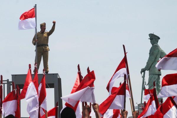 Rudi Minta Camat/Lurah Pastikan Warga Pasang Bendera Merah-Putih
