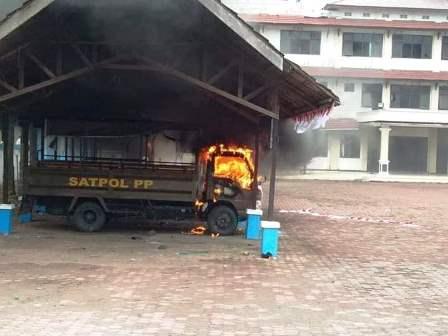 Kerusuhan di Manokwari Makin Memanas, Kantor Satpol PP Ikut Dibakar