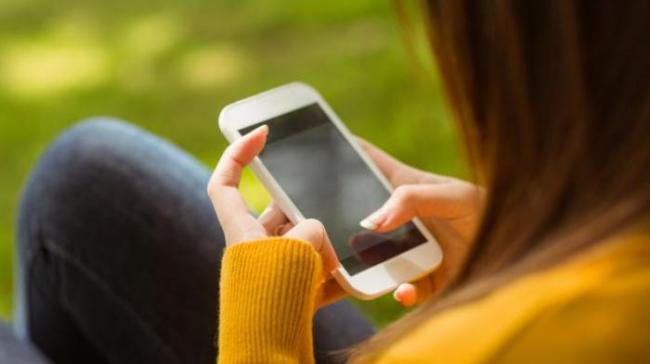 4 Kebiasaan Wanita yang Dibenci Pria Saat Chatting