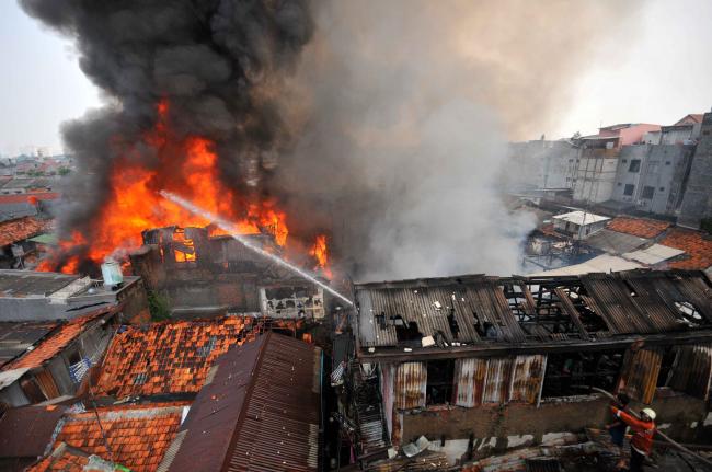 5 Rumah Terbakar di Tanjungsengkuang adalah Toko Barang Seken 