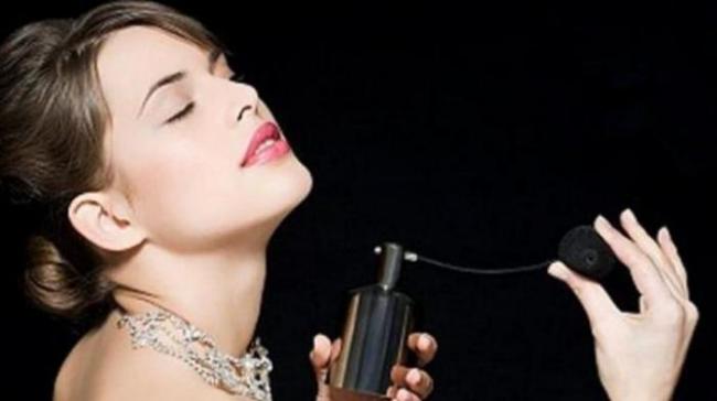 Ini Rahasia Memakai Parfum yang Benar 