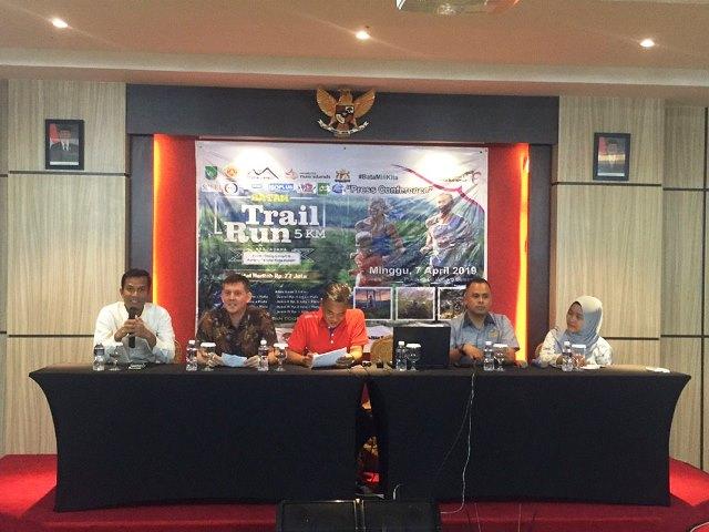 Trail Run 5 Km: Peserta Disuguhkan Trek Menantang