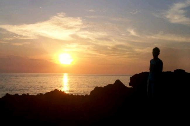 Benarkah Melihat Matahari Langsung Bisa Obati Berbagai Penyakit?