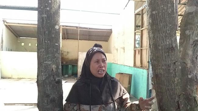 Kios Dibeli Rp40 Juta Digusur Tim Terpadu, Ibu Ini Tak Henti Meratap