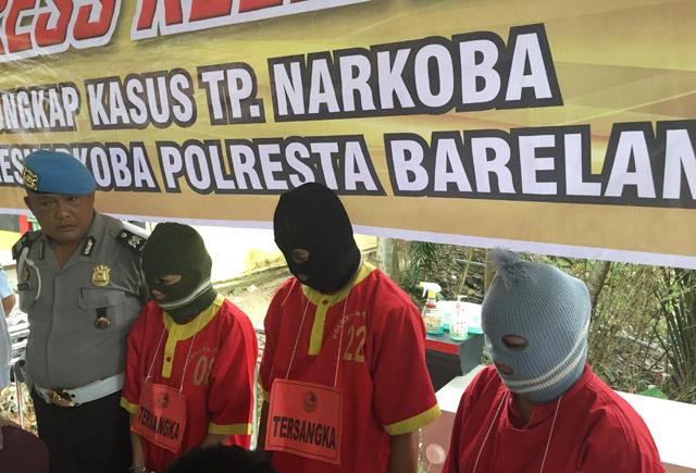 Suami Istri Kompak Jualan Sabu, Ditangkap Lagi Transaksi di Kepri Mall