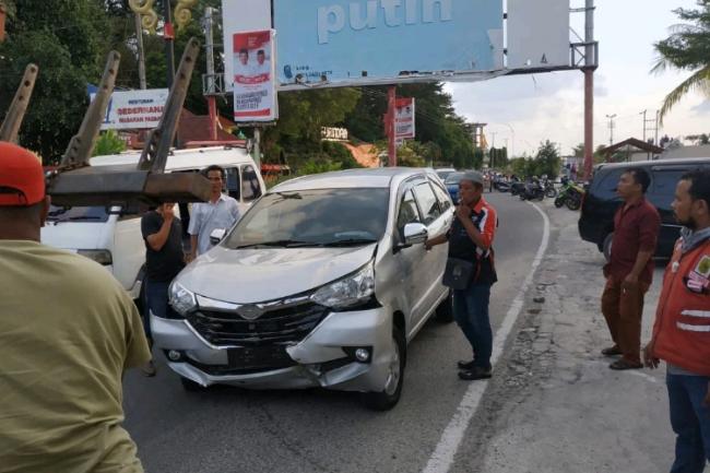 Tabrakan Beruntun di Tanjungpinang, Tiga Mobil Rusak Parah