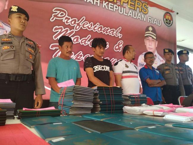 Empat Calo TKI Ilegal Ditangkap di Pelabuhan Ferry Batam Centre